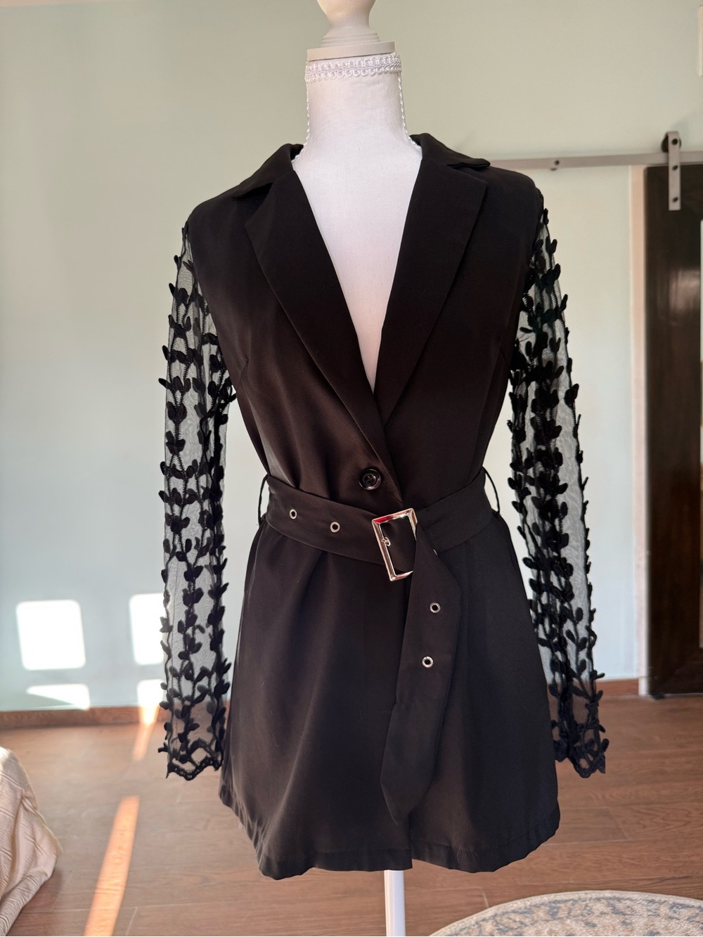 PrettyLittleThing Black Lace Sleeve Long Blazer/ mini dress Size 4 Like New